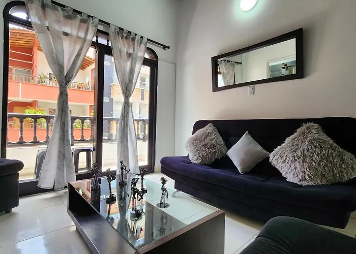 lindo apartamento en envigado muy central wifi de 300 megas